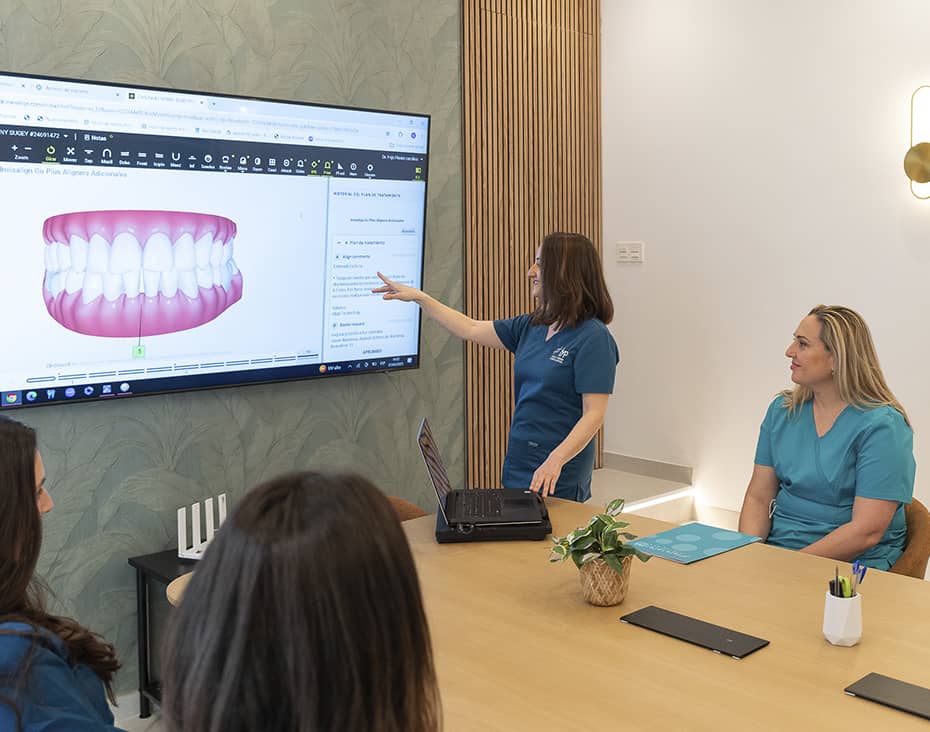 tratamiento periodoncia avanzada torremolinos clínica dental