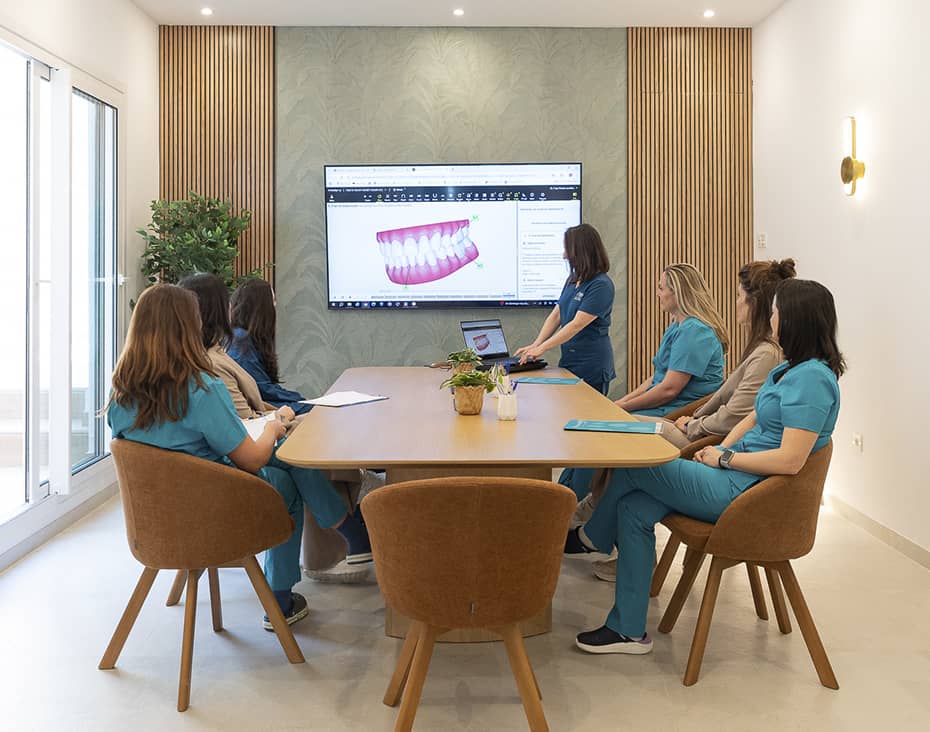 clinica de protesis dentales en torremolinos